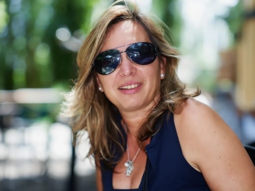 Karina F. · Consultora Zafiro, profe y mamá